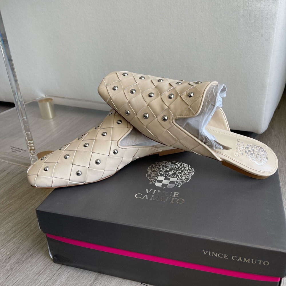 NWT Vince Camuto VC Lenja Womens Beige Nude Studded Woven Mules Size 10 M